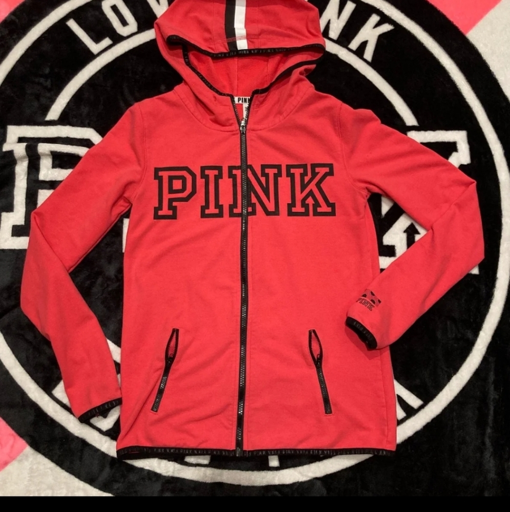 Pink hoodie/Under armour Leggings